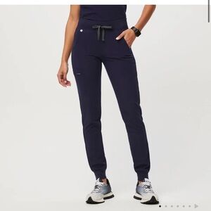 FIGS Zamora Jogger Scrub Pants in Small Petite